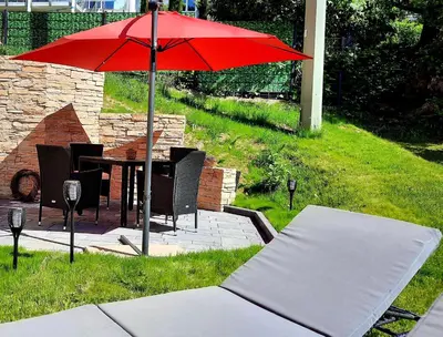 Ein Garten an der Unterkunft Ferienappartement am Slevogtweg
