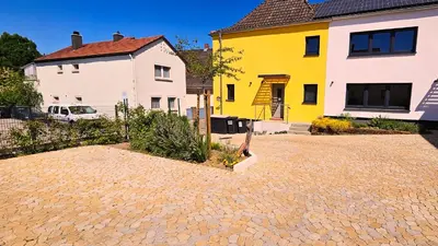 Das Gebäude in dem sich das Ferienhaus befindet