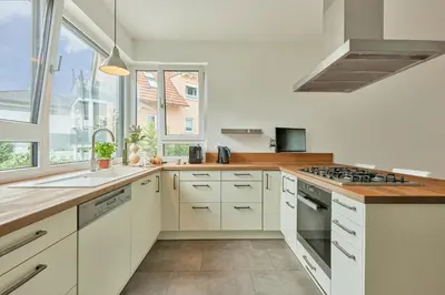 Küche/Küchenzeile in der Unterkunft Exklusive Villa-Eggert mit Kamin & Terasse für 6 Personen im Bretten