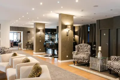 Ein Sitzbereich in der Unterkunft Hotel Luisenpark