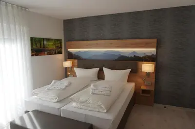 Ein Bett oder Betten in einem Zimmer der Unterkunft Hotel Talblick