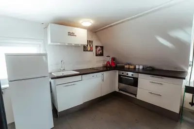 Küche/Küchenzeile in der Unterkunft NEW人Vintage Loft Prime Maisonette人8min zum S-Hbf