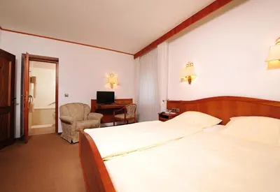 Ein Bett oder Betten in einem Zimmer der Unterkunft Hotel Alte Post Garni