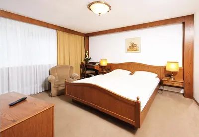 Ein Bett oder Betten in einem Zimmer der Unterkunft Hotel Alte Post Garni