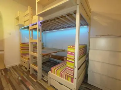 Ein Etagenbett oder Etagenbetten in einem Zimmer der Unterkunft Schicke hundefreundliche Wohnung