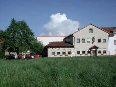 Das Gebäude in dem sich die Pension befindet