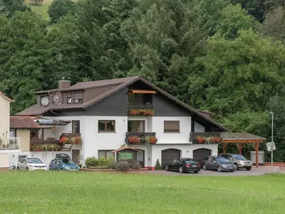 Das Gebäude in dem sich die Ferienwohnung befindet