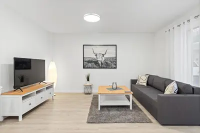 TV/Unterhaltungsangebot in der Unterkunft WINETIME - modern - Boxspringbetten - Nähe Mercedes-Benz