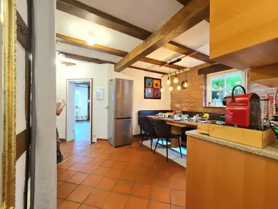 Küche/Küchenzeile in der Unterkunft AVAHOME: Haus für 16, WLAN, Parkplätze, Netflix, Nespresso