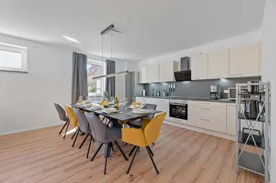 Küche/Küchenzeile in der Unterkunft Golden Home with Barbecue, Yoga, Football Table