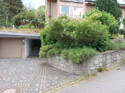 Ein Garten an der Unterkunft Ruhe genießen und wohlfühlen auf 70m²