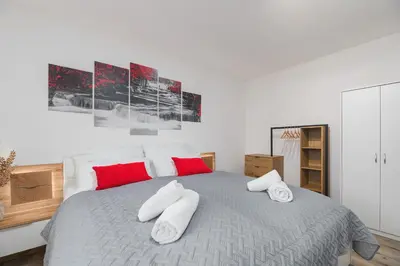 Ein Bett oder Betten in einem Zimmer der Unterkunft Roomfall Apartment Sinsheim mit TG & Wi-Fi & Balkon