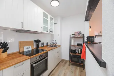 Küche/Küchenzeile in der Unterkunft Roomfall Apartment Sinsheim mit TG & Wi-Fi & Balkon
