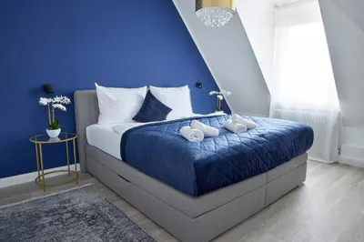 Ein Bett oder Betten in einem Zimmer der Unterkunft SCHLOSSBERG RESIDENCES - Superior Design-Apartments mit Schlossblick für bis zu 12 Personen