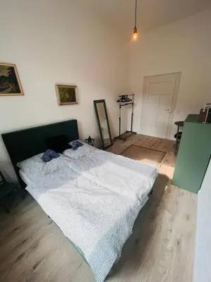 Ein Bett oder Betten in einem Zimmer der Unterkunft Künstlerisches Apartment