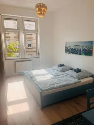 Ein Bett oder Betten in einem Zimmer der Unterkunft Künstlerisches Apartment