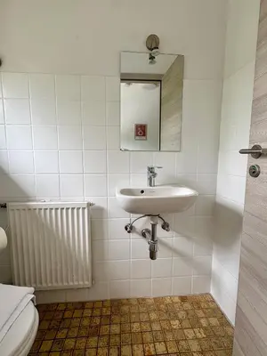 Ein Badezimmer in der Unterkunft kleine und charmante Monteurs Unterkunft D
