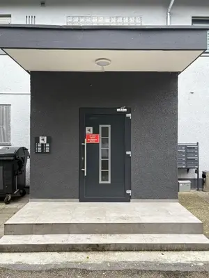 Eine Fassade oder ein Eingang zu kleine und charmante Monteurs Unterkunft D