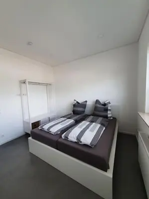 Ein Bett oder Betten in einem Zimmer der Unterkunft Moderne 2 Zimmerwohnung/ Eggenstein/nähe KIT Nord