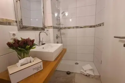 Ein Badezimmer in der Unterkunft Exklusive Wohnung mit herrlicher Terrasse und Garten