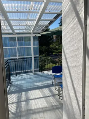 Ein Balkon oder eine Terrasse in der Unterkunft Kleine aber feies Zimmer
