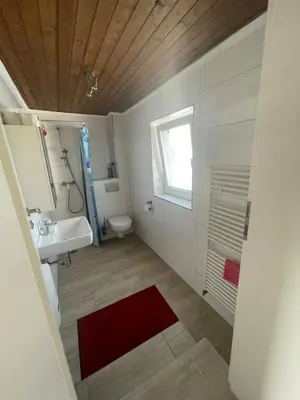 Ein Badezimmer in der Unterkunft Kleine aber feies Zimmer