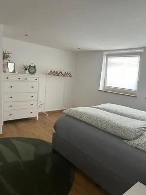 Ein Bett oder Betten in einem Zimmer der Unterkunft „Main“ Zuhause