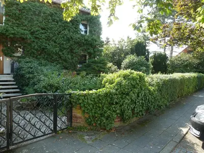 Ein Garten an der Unterkunft Im Efeu