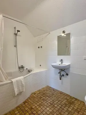 Ein Badezimmer in der Unterkunft kleine und charmante Monteurs Unterkunft C