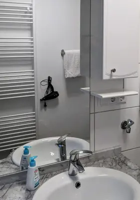 Ein Badezimmer in der Unterkunft 65qm Altbaucharme mit zwei Balkonen