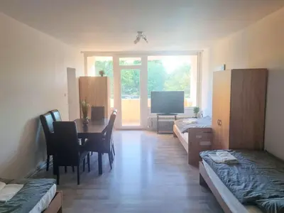 TV/Unterhaltungsangebot in der Unterkunft Spacious 4-Bedroom Apartment with Balcony near Frankfurt