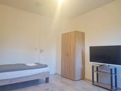 TV/Unterhaltungsangebot in der Unterkunft Spacious 4-Bedroom Apartment with Balcony near Frankfurt