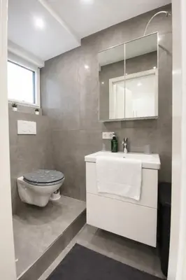 Ein Badezimmer in der Unterkunft STN Apartment Suite - Ferienwohnung mit 2 Schlafzimmer & Parkplatz, Highspeed WLAN, Fußbodenheizung & Netflix Premium, Zentral zu Audi & Schwarz Gruppe