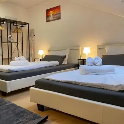 STN Deluxe Suite - Ferienwohnung mit 2 Schlafzimmer & Parkplatz