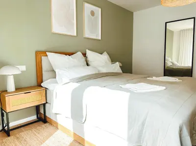 Ein Bett oder Betten in einem Zimmer der Unterkunft Modernes Apartment 5 Min zur Messe Parkplatz