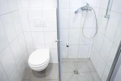 Ein Badezimmer in der Unterkunft Kleines Häuschen für Monteure