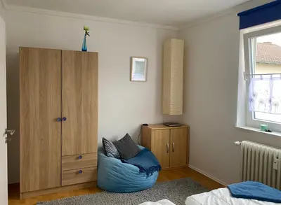 Ein Bett oder Betten in einem Zimmer der Unterkunft Die 2eitwohnung