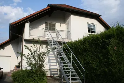 Das Gebäude in dem sich die Pension befindet