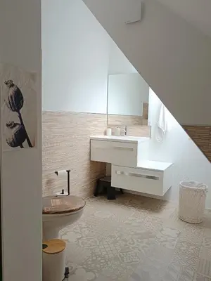 Ein Badezimmer in der Unterkunft Direkt am Wald mit Panoramablick bis zur Pfalz