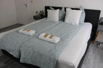 Ein Bett oder Betten in einem Zimmer der Unterkunft Ruhiges & schickes 4 Zi-Apartment