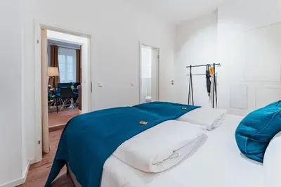 Ein Bett oder Betten in einem Zimmer der Unterkunft LiT LiVING - Luxus - Box SprIng - WH Old Town - Parking
