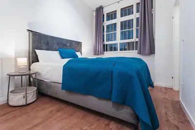 Ein Bett oder Betten in einem Zimmer der Unterkunft LiT LiVING - Luxus - Box SprIng - WH Old Town - Parking