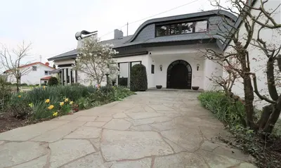 Ein Garten an der Unterkunft Schöne EinliegerWhg (74m²) in Villa mit Traumlage