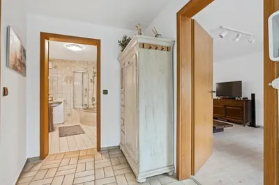 Ein Badezimmer in der Unterkunft Schöne EinliegerWhg (74m²) in Villa mit Traumlage