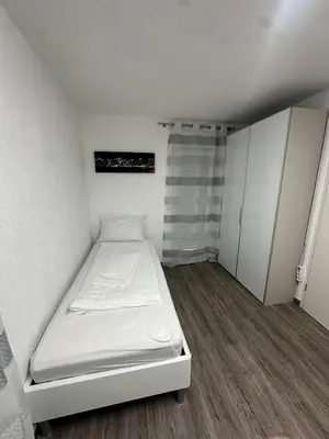 Ein Bett oder Betten in einem Zimmer der Unterkunft Tolle FeWo direkt am Campus 24-7 Checkin