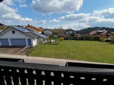 Ein Garten an der Unterkunft Ferienwohnung am Sonnenberg