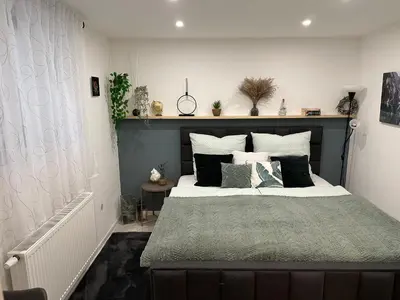 Ein Bett oder Betten in einem Zimmer der Unterkunft Moderne ruhige Ferienwohnung