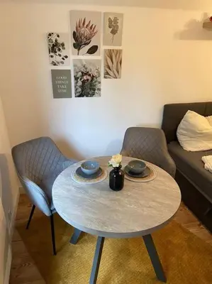Ein Sitzbereich in der Unterkunft GREENSIDE Apartment Work&Travel Nähe Weinheim, HD, MA