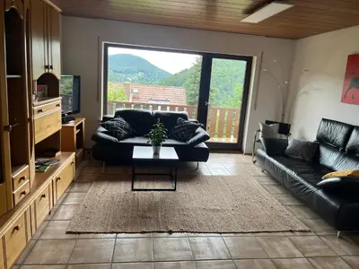 Ein allgemeiner Bergblick oder ein Berglick von der Ferienwohnung aus