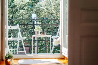 Ein Balkon oder eine Terrasse in der Unterkunft namastay! Exklusiver Altbau in Bestlage - 3BR